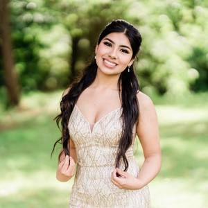 Meet your Posher, Mayra